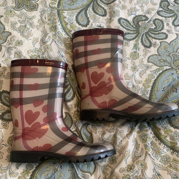 Burberry Heart Print Check Rain Boot - Picture 3 of 8